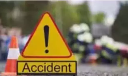 JP सेतु पर ट्रक की टक्कर से आग लगी, यातायात ठप, 10 किमी जाम JP सेतु पर ट्रक की टक्कर से आग लगी, यातायात ठप, 10 किमी जाम