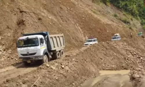 Manipur: एनएच-37 खुला, एनएच-102 पर 1,000 से अधिक वाहन फंसे
