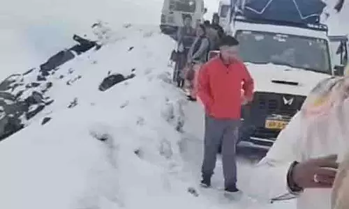 Chamba सच दर्रे में हिमस्खलन के बाद फंसे 33 पर्यटक और स्थानीय लोग, बचाव कार्य जारी
