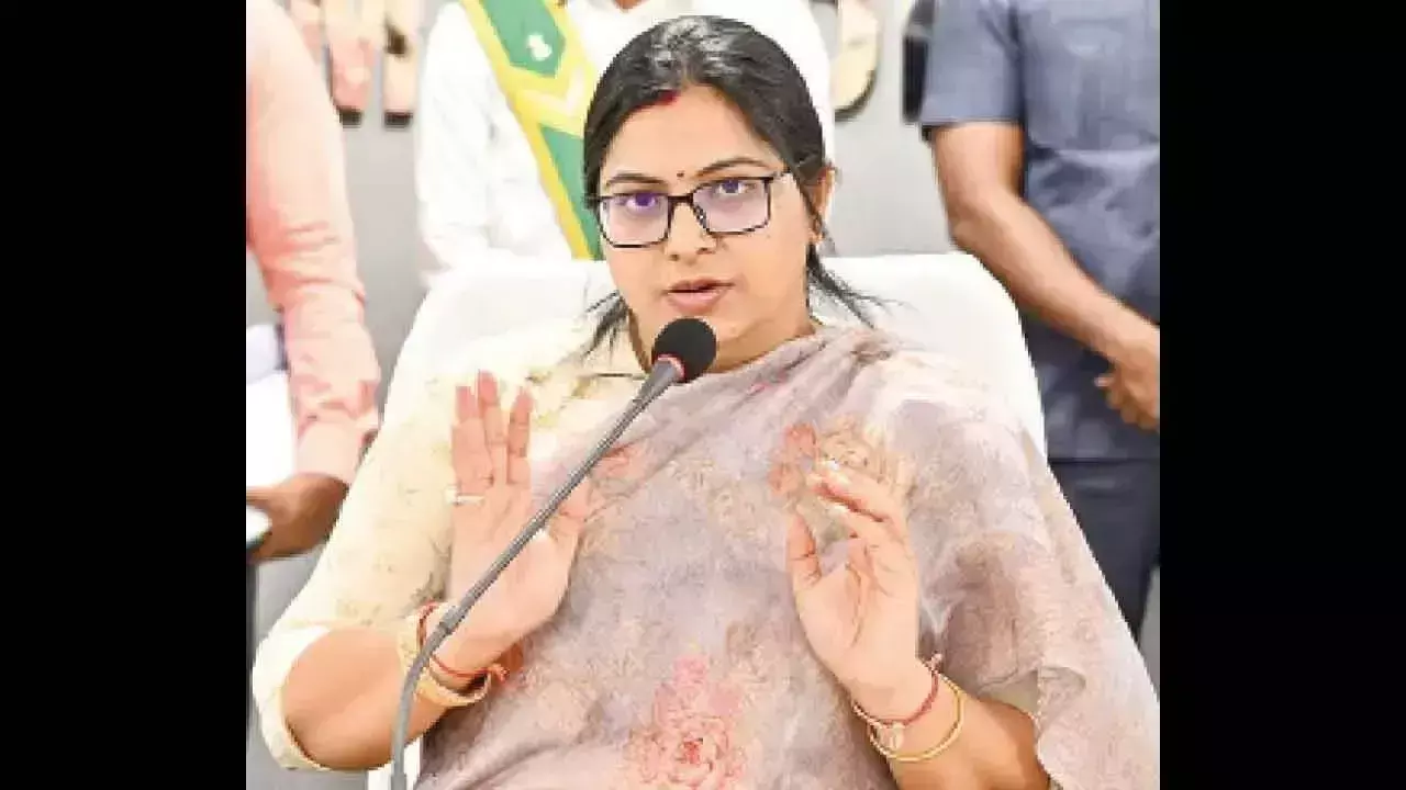Telangana: राजस्व बैठकों में भाग लेने वाले किसानों के साथ दुर्व्यवहार न करें अधिकारी: डीसी