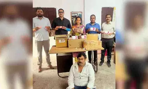 तेलंगाना DCA ने मलकपेट में छापेमारी कर 5.2 लाख रुपये की नकली दवाएं जब्त कीं तेलंगाना DCA ने मलकपेट में छापेमारी कर 5.2 लाख रुपये की नकली दवाएं जब्त कीं