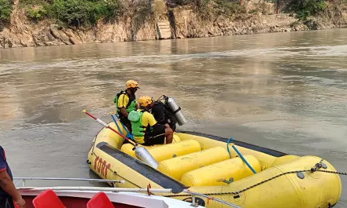 Rishikesh: गंगा में बहा दिल्ली का सैलानी, रेस्क्यू ऑपरेशन जारी
