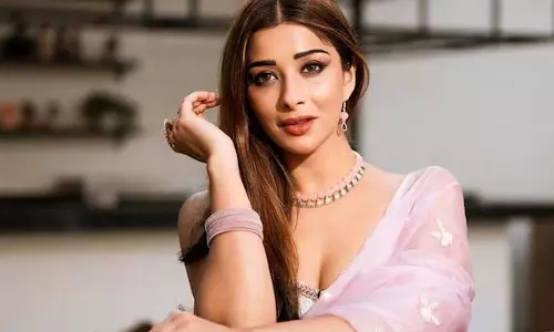 Nyra Banerjee के परिवार संग एयरपोर्ट पर मस्ती भरे लम्हे Nyra Banerjee के परिवार संग एयरपोर्ट पर मस्ती भरे लम्हे