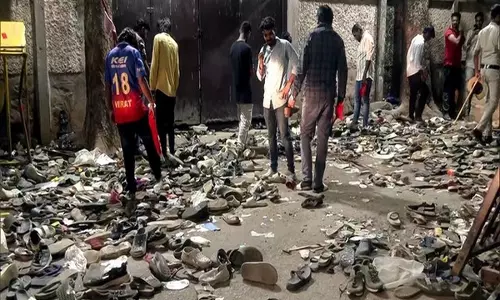 बेंगलुरु भगदड़ में 11 की मौत, RCB और KSCA पर एफआईआर दर्ज