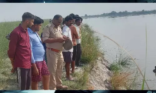 UP के फर्रुखाबाद में गंगा स्नान करते समय छह लोग डूबे, पांच की मौत; एक को बचाया UP के फर्रुखाबाद में गंगा स्नान करते समय छह लोग डूबे, पांच की मौत; एक को बचाया