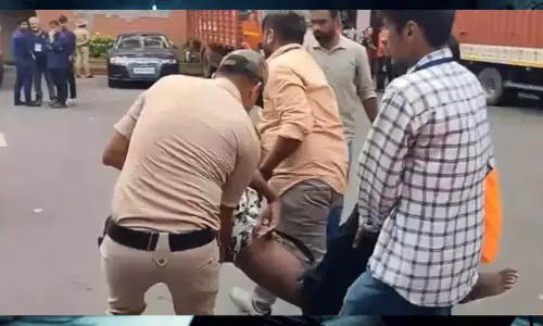 आरसीबी और  KCA पर बेंगलुरु भगदड़ मामले में केस दर्ज, डीएम करेंगे जांच