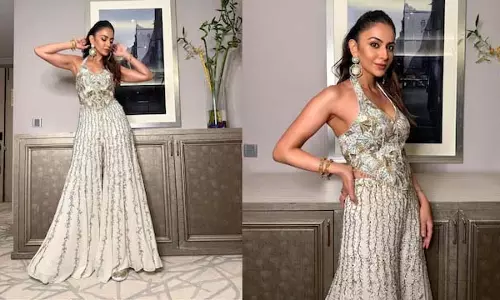 Rakul Preet का नया लुक, फैन्स हुए दीवाने Rakul Preet का नया लुक, फैन्स हुए दीवाने