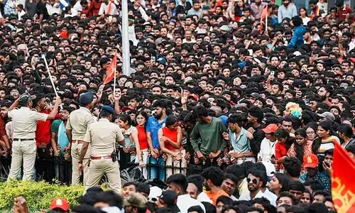 Karnataka:भगदड़ की घटना के बाद बेंगलुरू पुलिस आयुक्त निलंबित Karnataka:भगदड़ की घटना के बाद बेंगलुरू पुलिस आयुक्त निलंबित