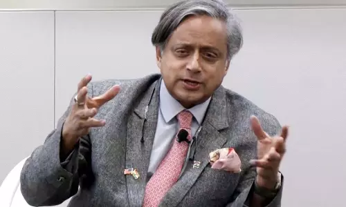 BJP में शामिल होने की अटकलों पर शशि थरूर ने तोड़ी चुप्पी BJP में शामिल होने की अटकलों पर शशि थरूर ने तोड़ी चुप्पी