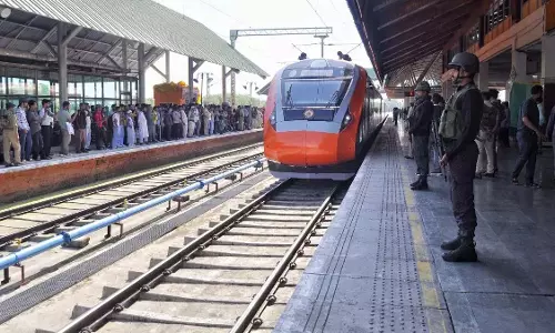 September से जम्मू-श्रीनगर के बीच सीधी ट्रेन के लिए दौड़, रेल मंत्री ने किया पीएम मोदी का दौरा September से जम्मू-श्रीनगर के बीच सीधी ट्रेन के लिए दौड़, रेल मंत्री ने किया पीएम मोदी का दौरा