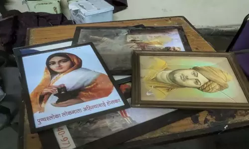 JNU में सावरकर और शिवाजी की तस्वीर हटाने पर विवाद, एबीवीपी ने लगाया आरोप JNU में सावरकर और शिवाजी की तस्वीर हटाने पर विवाद, एबीवीपी ने लगाया आरोप