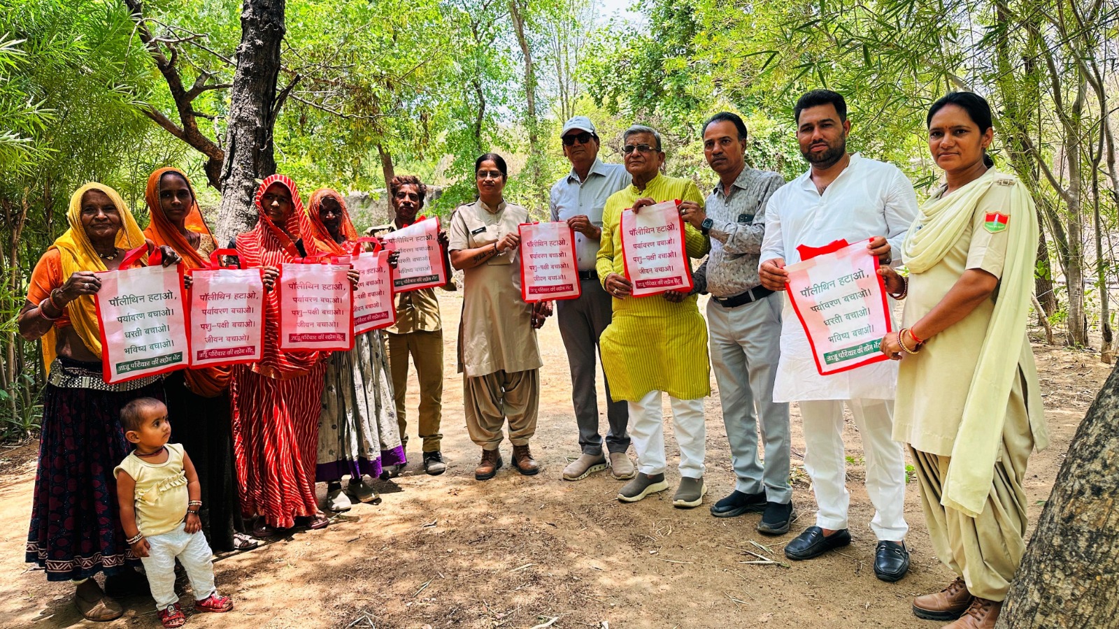 Environment Day पर हरनी महादेव नर्सरी में किया कपड़े के थैलों का वितरण और पीपल रोपित