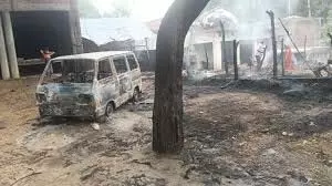 Up News: अवैध रिफिलिंग के दौरान विस्फोट से लगी आग, लाखों का नुकसान Up News: अवैध रिफिलिंग के दौरान विस्फोट से लगी आग, लाखों का नुकसान