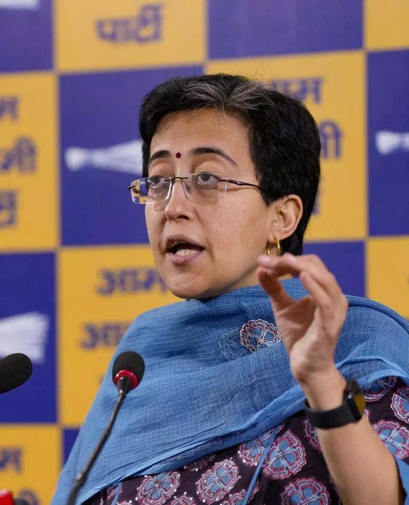 आतिशी ने स्कूल फीस अध्यादेश पर भाजपा सरकार को घेरा आतिशी ने स्कूल फीस अध्यादेश पर भाजपा सरकार को घेरा