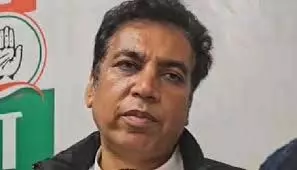 Delhi: यादव ने खुले तारों को लेकर सरकार की आलोचना की Delhi: यादव ने खुले तारों को लेकर सरकार की आलोचना की