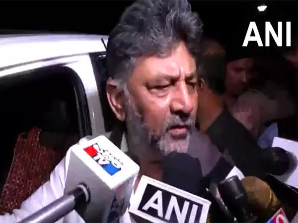 कोई टिप्पणी नहीं, कानून को अपना काम करने दो..: बेंगलुरु भगदड़ पर Shivakumar कोई टिप्पणी नहीं, कानून को अपना काम करने दो..: बेंगलुरु भगदड़ पर Shivakumar