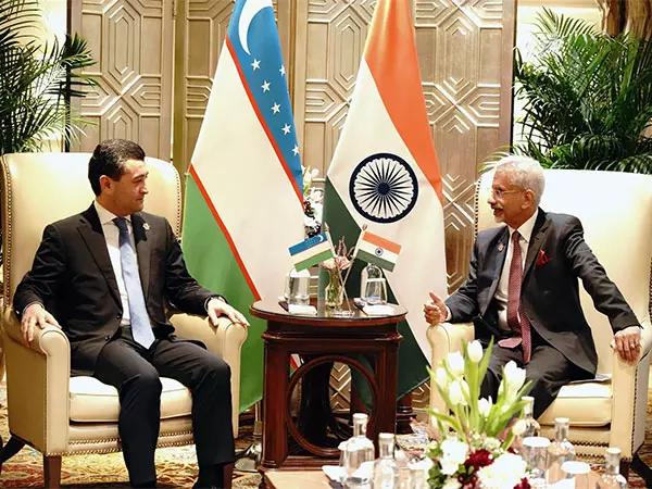 Jaishankar और उज्बेकिस्तान के विदेश मंत्री सैदोव ने संपर्क और व्यापार में सहयोग पर चर्चा की Jaishankar और उज्बेकिस्तान के विदेश मंत्री सैदोव ने संपर्क और व्यापार में सहयोग पर चर्चा की