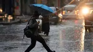 Bihar Weather : तेज आंधी के साथ शुरू हुई बारिश, लोगों ने ली राहत की सांस Bihar Weather : तेज आंधी के साथ शुरू हुई बारिश, लोगों ने ली राहत की सांस