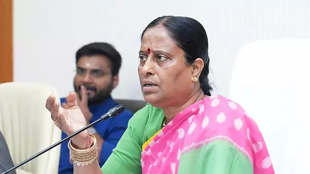 तेलंगाना पर्यावरण बहाली के लिए प्रतिबद्ध: Forests Minister Surekha तेलंगाना पर्यावरण बहाली के लिए प्रतिबद्ध: Forests Minister Surekha