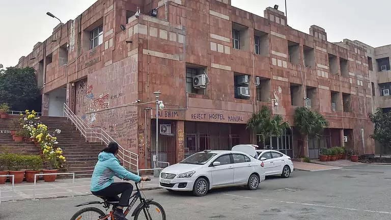 DELHI जेएनयू प्रशासन का लिंग-तटस्थता का प्रयास निरर्थक: छात्र DELHI जेएनयू प्रशासन का लिंग-तटस्थता का प्रयास निरर्थक: छात्र