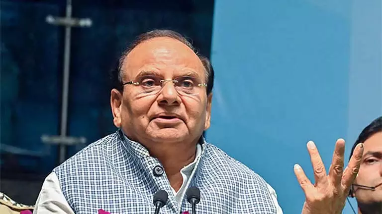LG VK सक्सेना ने फ्लाईओवर के लिए 27 पेड़ों को काटने की अनुमति दी LG VK सक्सेना ने फ्लाईओवर के लिए 27 पेड़ों को काटने की अनुमति दी
