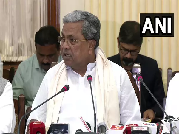 सिद्धारमैया ने बेंगलुरु भगदड़ मामले में Karnataka सरकार की प्रतिक्रिया का बचाव किया सिद्धारमैया ने बेंगलुरु भगदड़ मामले में Karnataka सरकार की प्रतिक्रिया का बचाव किया