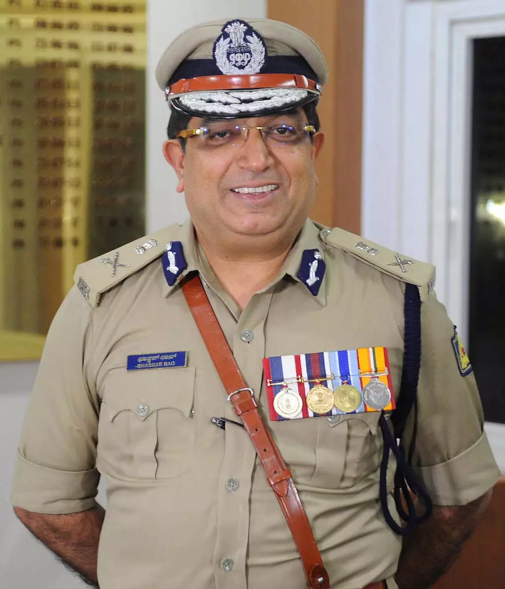 दयानंद का निलंबन पुलिस इतिहास का काला अध्याय: पूर्व सीओपी भास्कर राव दयानंद का निलंबन पुलिस इतिहास का काला अध्याय: पूर्व सीओपी भास्कर राव