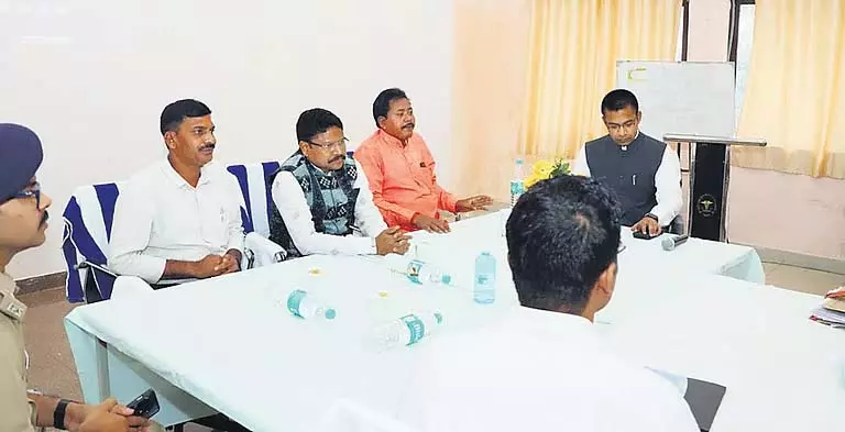 Odisha: स्वास्थ्य मंत्री महालिंग ने तीन दिनों में छह मरीजों की मौत पर रिपोर्ट मांगी Odisha: स्वास्थ्य मंत्री महालिंग ने तीन दिनों में छह मरीजों की मौत पर रिपोर्ट मांगी