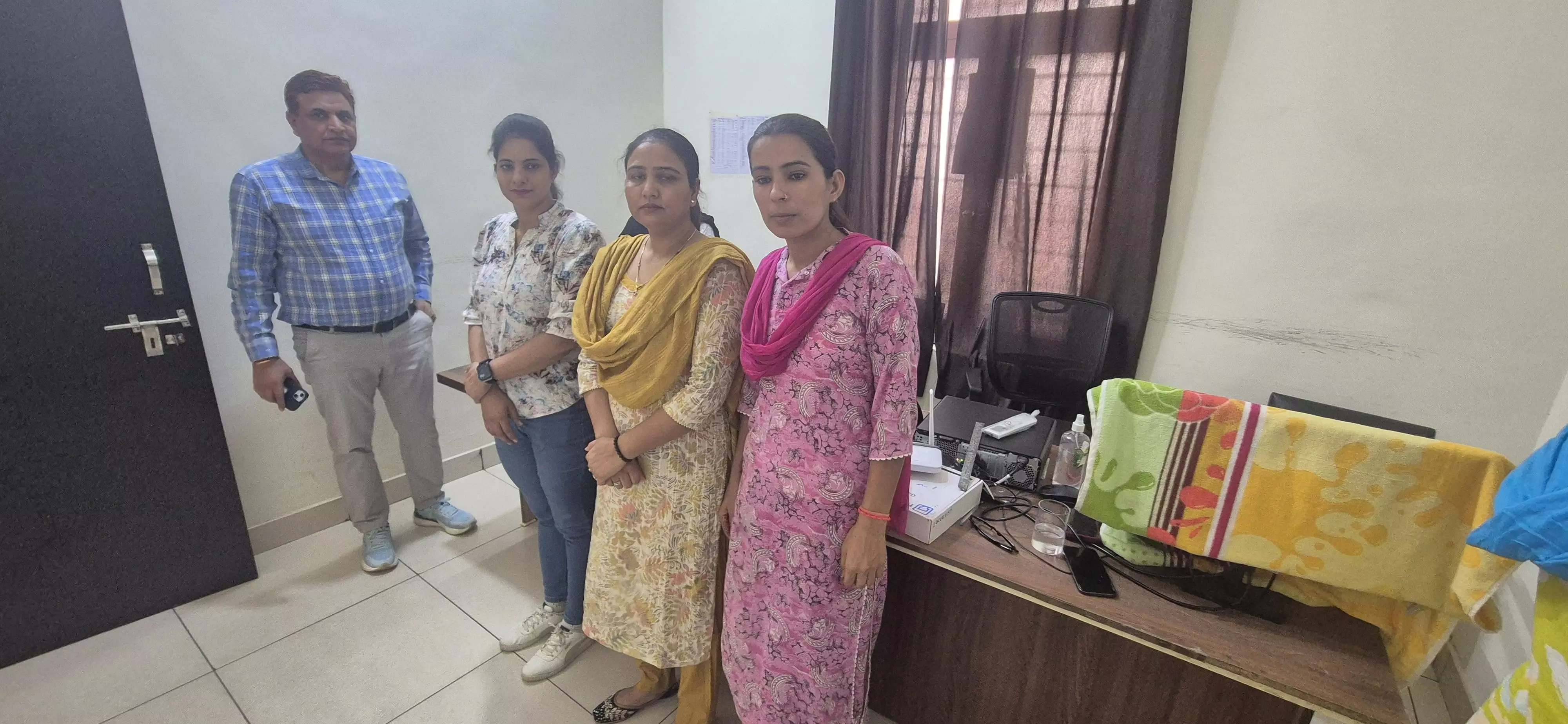 Sri Ganganagar: एडीजे ने किया सखी वन स्टॉप का निरीक्षण Sri Ganganagar: एडीजे ने किया सखी वन स्टॉप का निरीक्षण