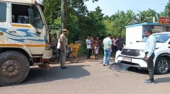ओडिशा मंत्री की कार को ट्रक ने मारी टक्कर, कोई हताहत नहीं ओडिशा मंत्री की कार को ट्रक ने मारी टक्कर, कोई हताहत नहीं