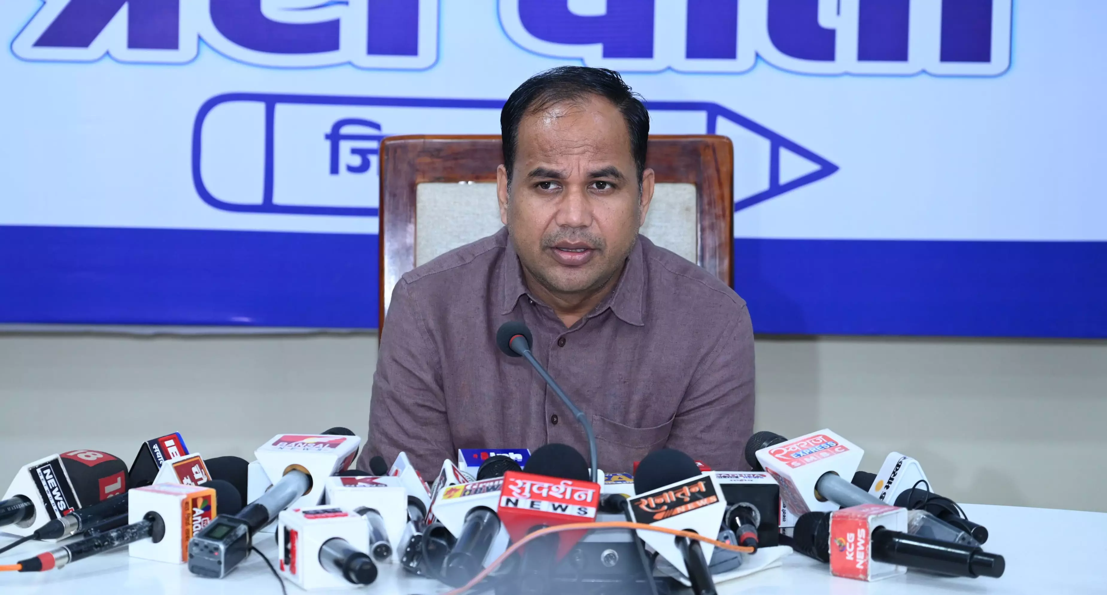 रायपुर कलेक्टर ने शालाओं और शिक्षकों के युक्तियुक्तकरण पर दी विस्तार से जानकारी रायपुर कलेक्टर ने शालाओं और शिक्षकों के युक्तियुक्तकरण पर दी विस्तार से जानकारी