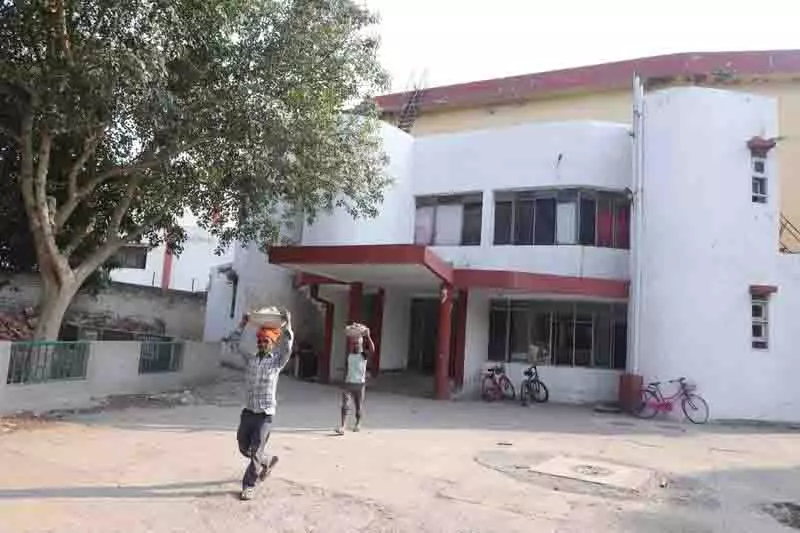 Jalandhar: टेबल टेनिस हॉल के नवीनीकरण से खिलाड़ियों का अभ्यास बाधित Jalandhar: टेबल टेनिस हॉल के नवीनीकरण से खिलाड़ियों का अभ्यास बाधित