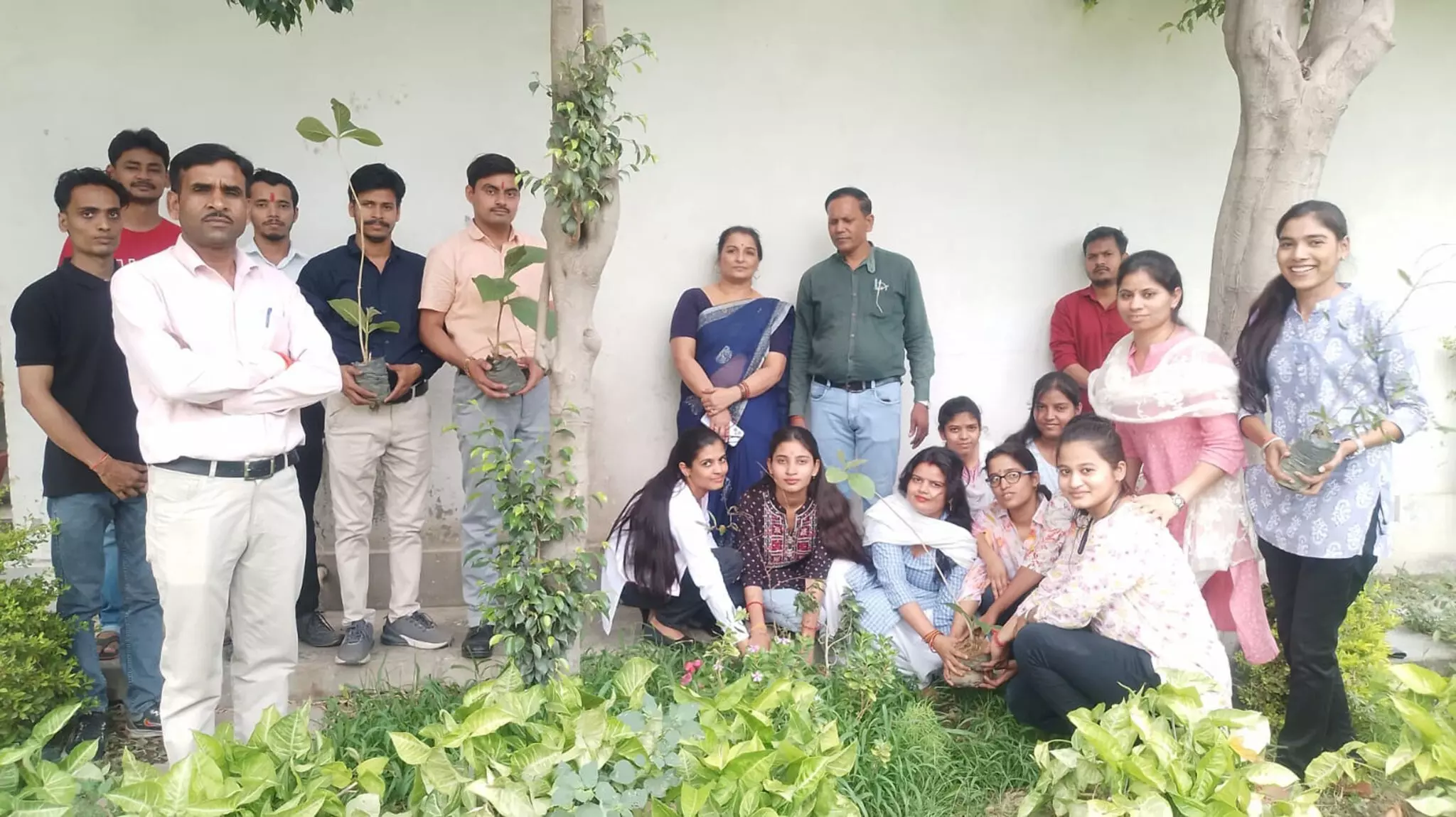 Farrukhabad: गंगा समग्र द्वारा घाटों पर चलाया गया स्वच्छता अभियान Farrukhabad: गंगा समग्र द्वारा घाटों पर चलाया गया स्वच्छता अभियान