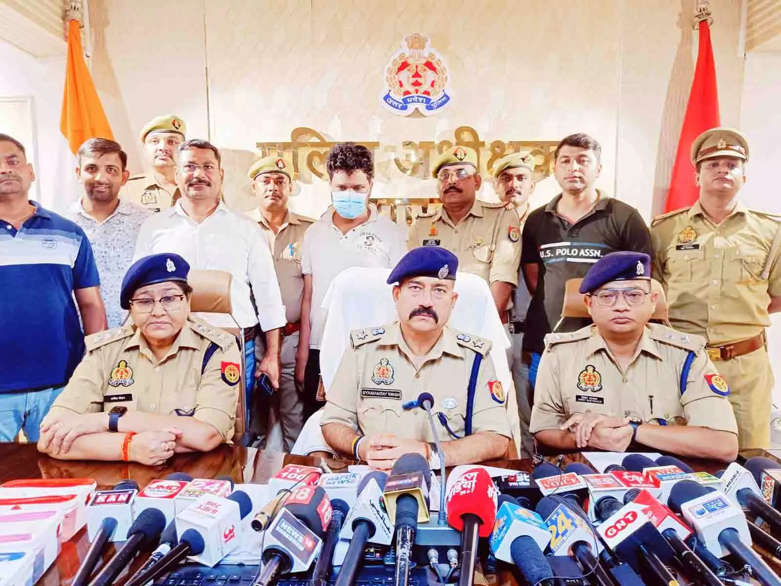 सूटकेस में महिला का शव, खुला सब राज, करीब 100 KM घूमा आरोपी सूटकेस में महिला का शव, खुला सब राज, करीब 100 KM घूमा आरोपी
