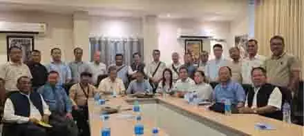 Guwahati में मणिपुर के चार उग्रवादी संगठनों के साथ बैठक की Guwahati में मणिपुर के चार उग्रवादी संगठनों के साथ बैठक की