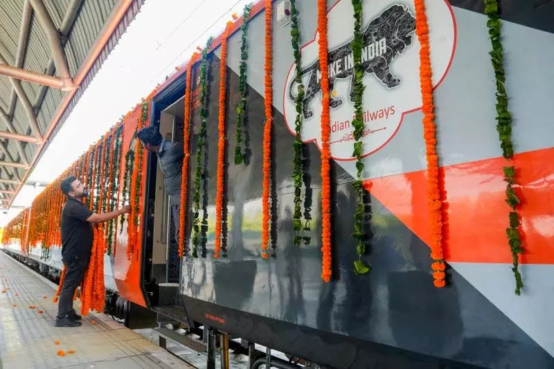वंदे भारत में कल से Katra-Srinagar के बीच पहली यात्रा के लिए 660 रुपये का शुरुआती किराया लागू वंदे भारत में कल से Katra-Srinagar के बीच पहली यात्रा के लिए 660 रुपये का शुरुआती किराया लागू