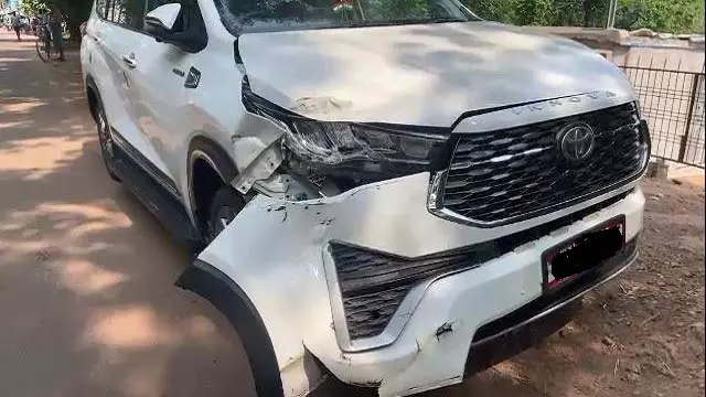 Bhubaneswar : मंत्री कृष्ण चंद्र पात्राकी दुर्घटना में बाल-बाल बची जान Bhubaneswar : मंत्री कृष्ण चंद्र पात्राकी दुर्घटना में बाल-बाल बची जान