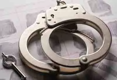 RCB के मार्केटिंग हेड, DNA स्टाफ समेत चार लोग बेंगलुरु में गिरफ्तार RCB के मार्केटिंग हेड, DNA स्टाफ समेत चार लोग बेंगलुरु में गिरफ्तार