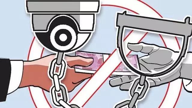 Karnataka : सरकारी अधिकारी रिश्वत लेते हुए लोकायुक्त के जाल में फंसा Karnataka : सरकारी अधिकारी रिश्वत लेते हुए लोकायुक्त के जाल में फंसा