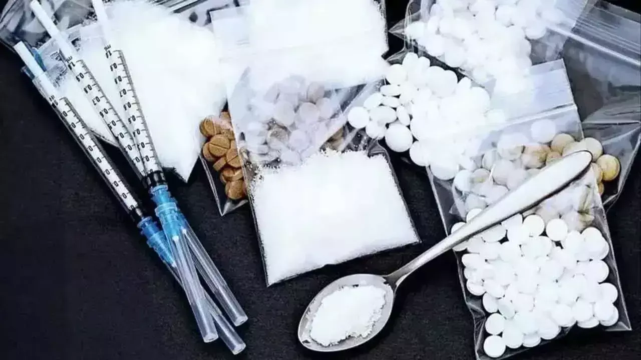 Telangana: दो ड्रग तस्कर टीजीएएनबी के जाल में फंसे Telangana: दो ड्रग तस्कर टीजीएएनबी के जाल में फंसे