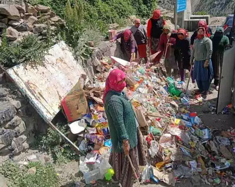 Mandi: हरित कार्यकर्ताओं ने देश को प्लास्टिक मुक्त बनाने के लिए एकजुट कार्रवाई का आह्वान किया Mandi: हरित कार्यकर्ताओं ने देश को प्लास्टिक मुक्त बनाने के लिए एकजुट कार्रवाई का आह्वान किया