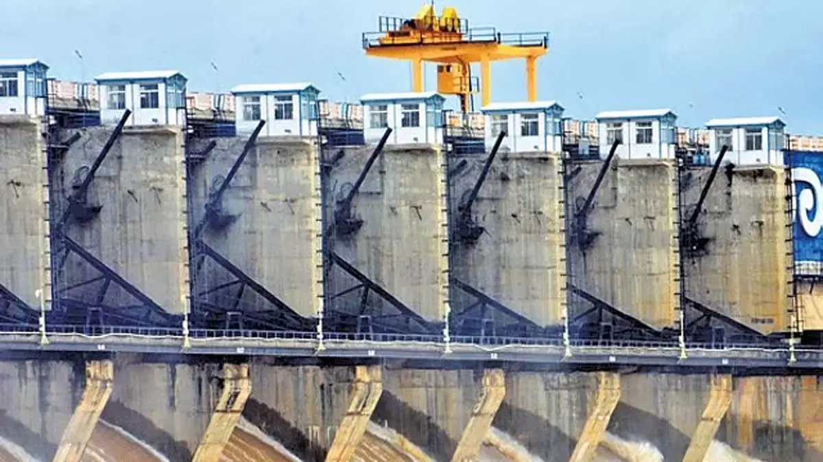 Karnataka के नेता अलमट्टी की ऊंचाई को लेकर फडणवीस के विरोध में एकजुट हुए Karnataka के नेता अलमट्टी की ऊंचाई को लेकर फडणवीस के विरोध में एकजुट हुए
