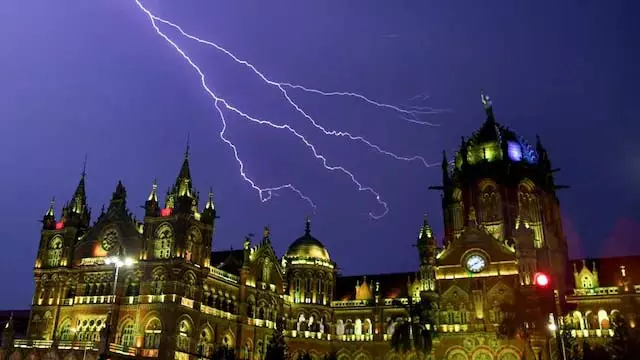 Mumbai-Pune में मौसम ने बदला रंग, आईएमडी ने किया अलर्ट Mumbai-Pune में मौसम ने बदला रंग, आईएमडी ने किया अलर्ट