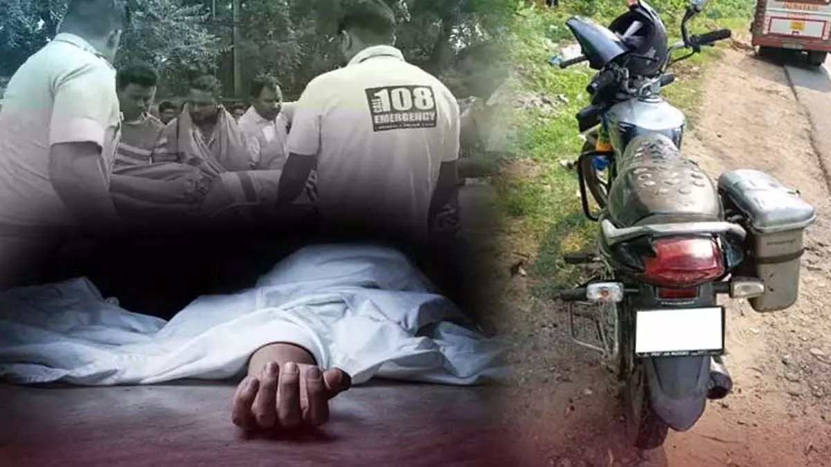 Jharsuguda में बस ने बाइक को टक्कर मारी, दो की मौत Jharsuguda में बस ने बाइक को टक्कर मारी, दो की मौत