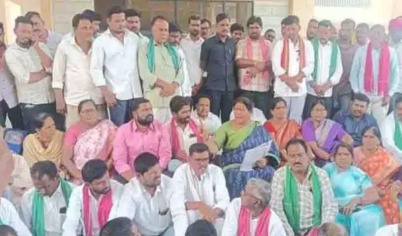 Asifabad MLA ने प्रोटोकॉल का पालन न करने वाले अधिकारियों के खिलाफ कार्रवाई की मांग की Asifabad MLA ने प्रोटोकॉल का पालन न करने वाले अधिकारियों के खिलाफ कार्रवाई की मांग की