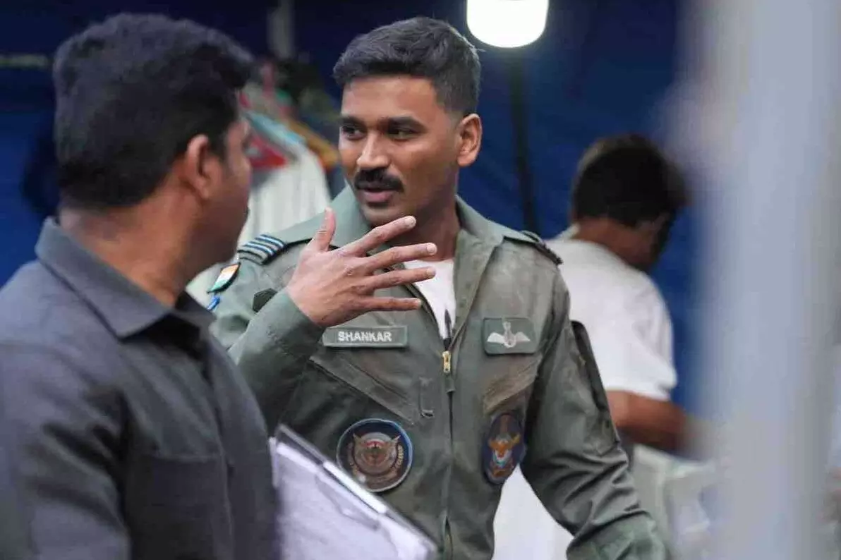 Dhanush ने तेरे इश्क में के लिए अपनाया नया लुक, छोटे बाल और मूंछों में दिखे दमदार Dhanush ने तेरे इश्क में के लिए अपनाया नया लुक, छोटे बाल और मूंछों में दिखे दमदार