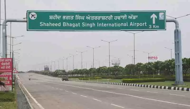 कोर्ट ने GMADA को एयरपोर्ट रोड के लिए ली गई अतिरिक्त जमीन खाली करने का आदेश दिया कोर्ट ने GMADA को एयरपोर्ट रोड के लिए ली गई अतिरिक्त जमीन खाली करने का आदेश दिया