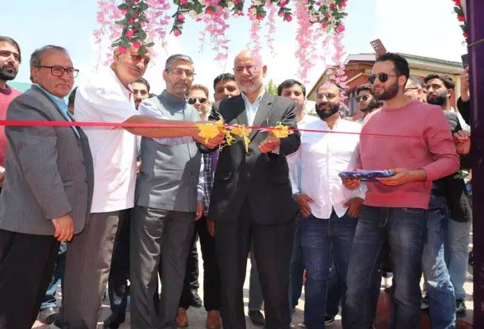 IUST ने बिजनेस उत्सव और स्वास्थ्य जागरूकता कार्यक्रम का आयोजन किया IUST ने बिजनेस उत्सव और स्वास्थ्य जागरूकता कार्यक्रम का आयोजन किया