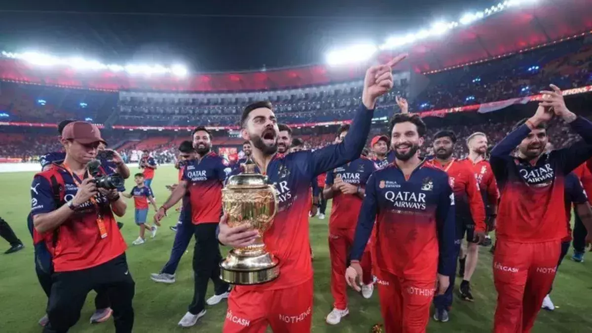 Virat Kohli की बढ़ीं परेशानियां, भगदड़ मामले में केस दर्ज Virat Kohli की बढ़ीं परेशानियां, भगदड़ मामले में केस दर्ज