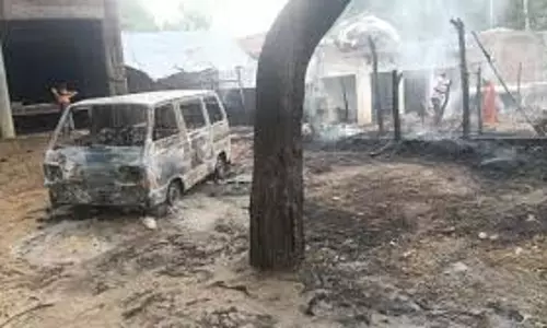 Up News: अवैध रिफिलिंग के दौरान विस्फोट से लगी आग, लाखों का नुकसान